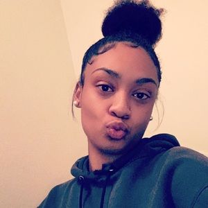 Meet your Posher, Deanna